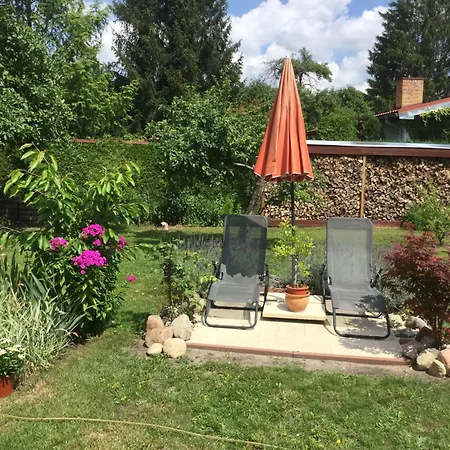 Kleines In Mit Grossem Garten